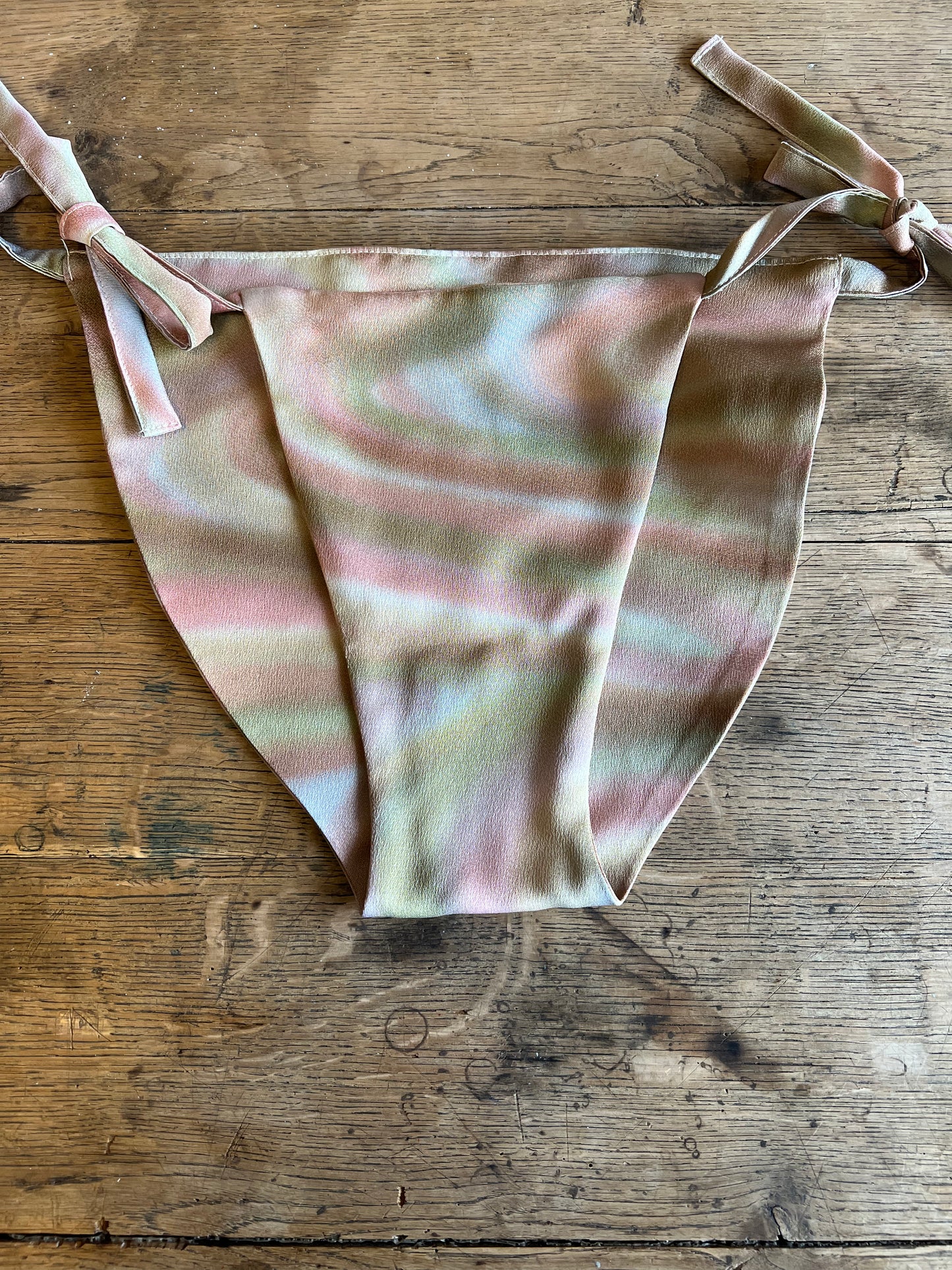 シルクひもタオパンティー